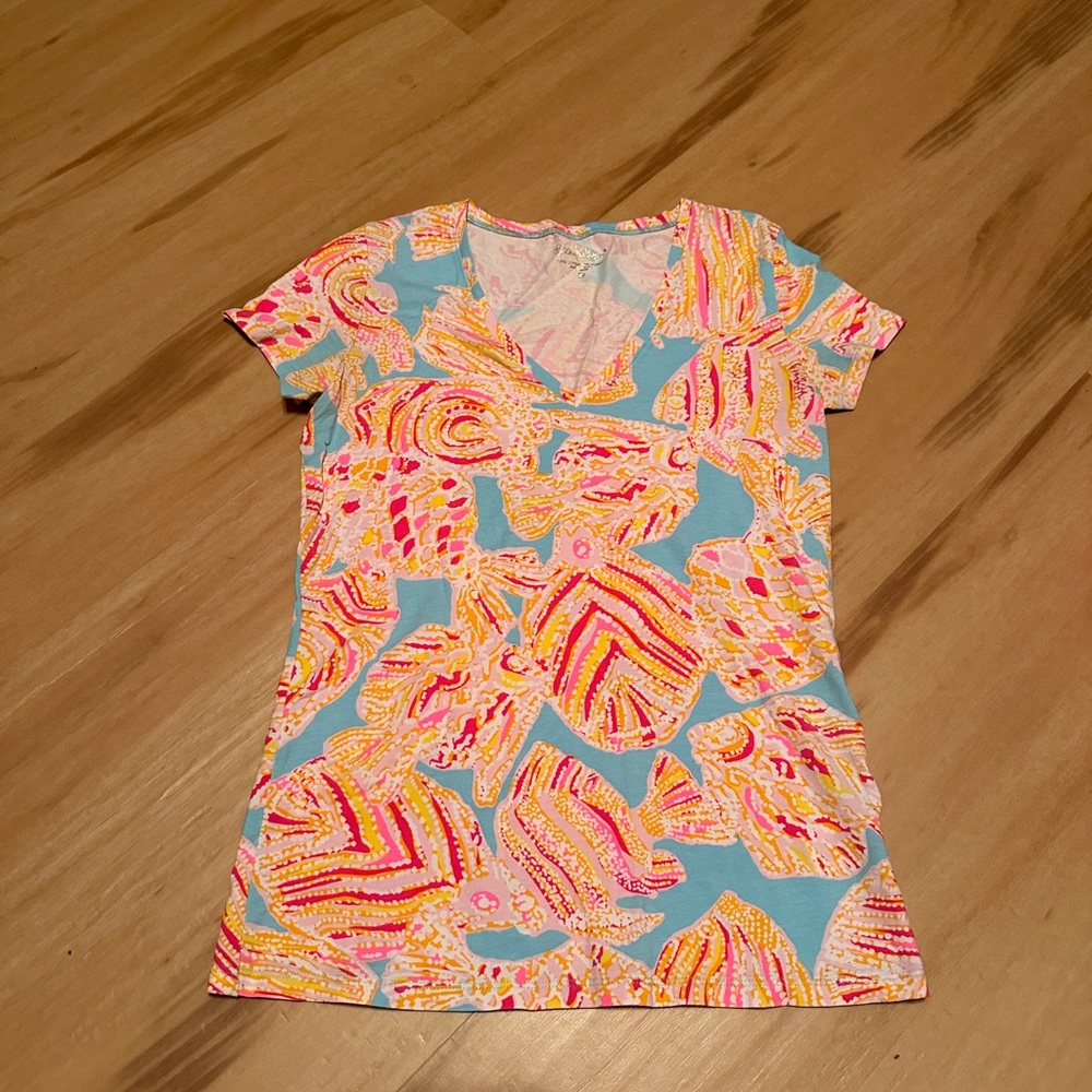 Lilly Pulitzer Fish 🐠 V Neck top size XS 🌸Lima Peru 🌸EUC older print 2015